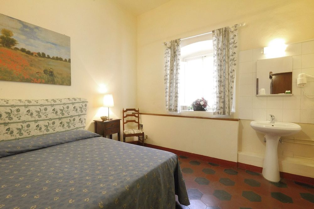 Hotel Bavaria Double Room, Shared Bathroom 2