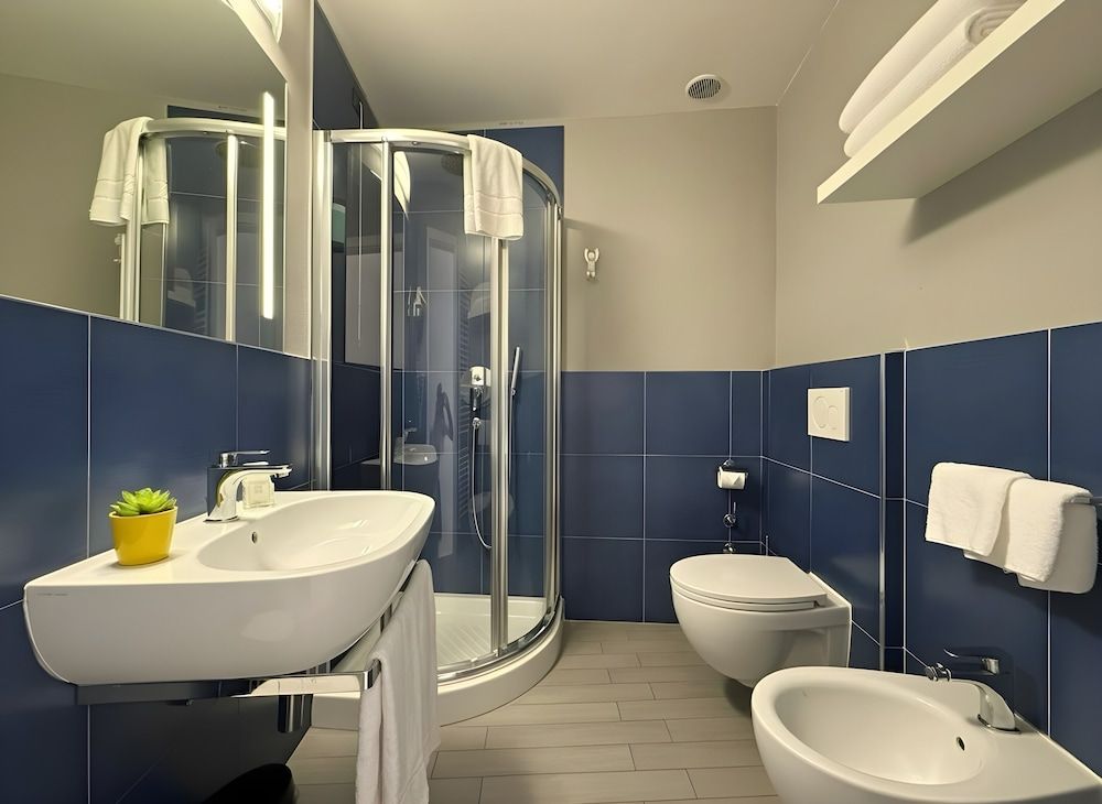 Hotel Europa Standard Quadruple Room 2