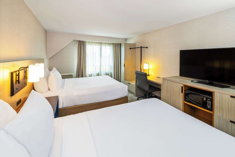 Traditional Room, 2 Queen Beds, Non Smoking
