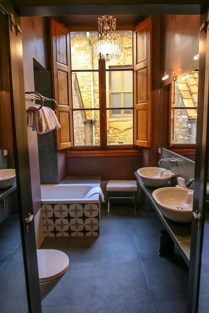 Palazzo Gallery Luxury Apartment, Multiple Bedrooms, City View 7