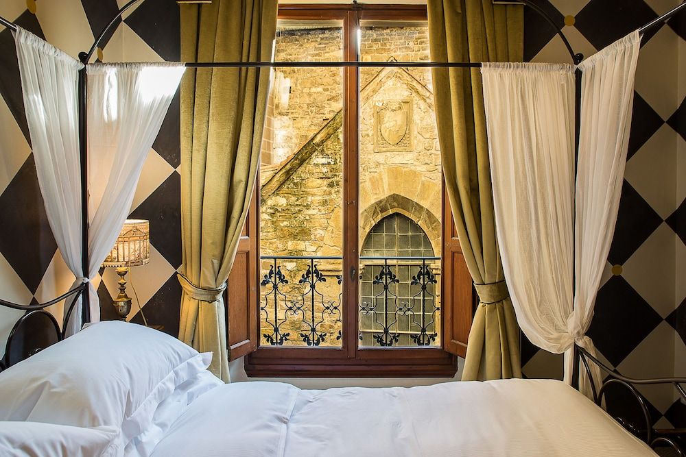 Palazzo Gallery Luxury Apartment, Multiple Bedrooms, City View 3