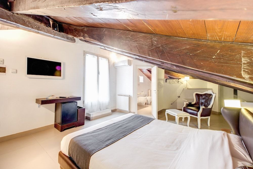 Imperia Suite Deluxe Double Room, Hot Tub