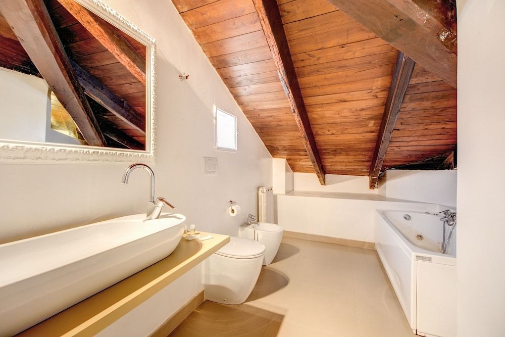 Imperia Suite Deluxe Double Room, Hot Tub 4