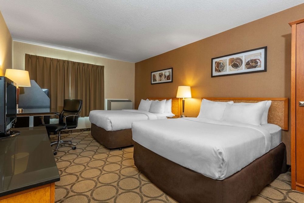 Standard 2 double beds Non-Smoking 2nd floor