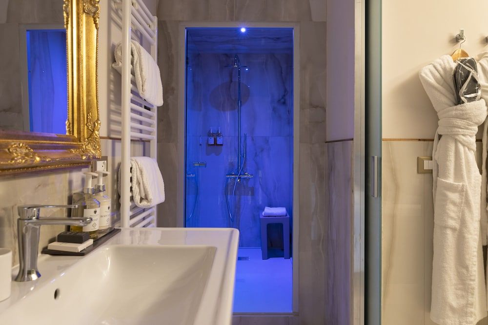 Palazzo dei Mercanti - Historical Residence Luxury Double Room, 1 Double Bed 6