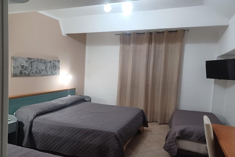 Hotel Martini Quadruple Room 2