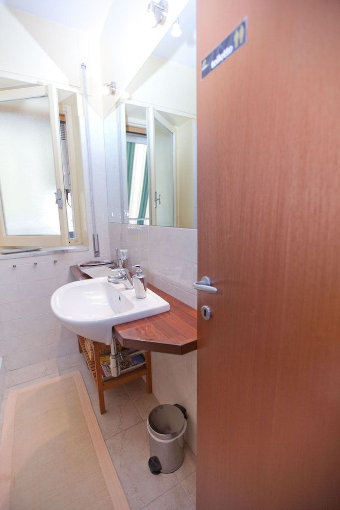 Rooms Rent Vesuvio B&B Standard Single Room, Shared Bathroom 14