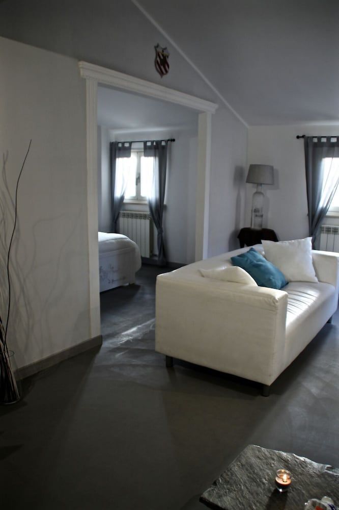 Deluxe Double Room, Bathtub