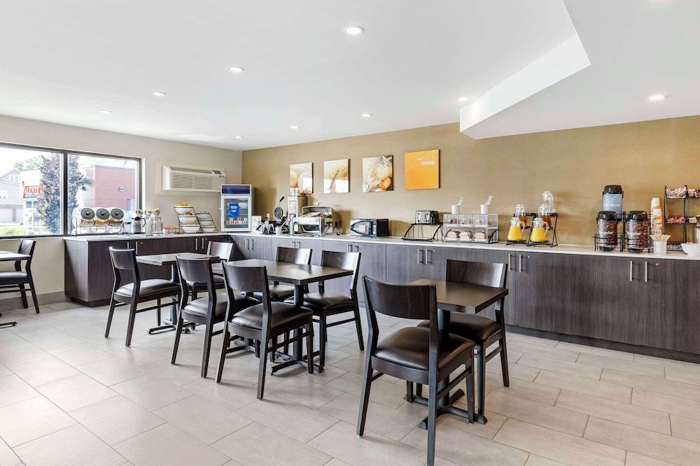 undefined Comfort Inn Windsor 8