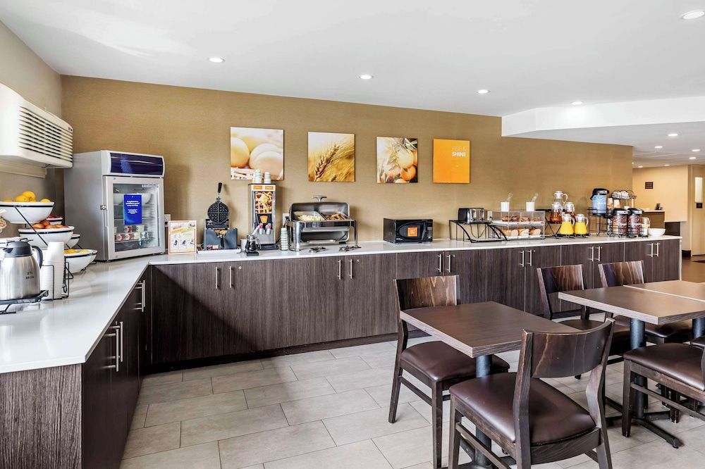 undefined Comfort Inn Windsor 9