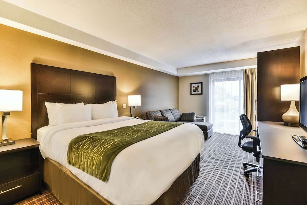 undefined Comfort Inn Windsor 2