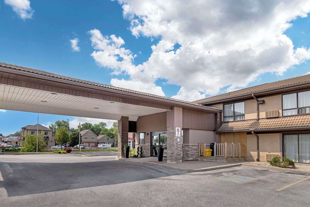 undefined Comfort Inn Windsor 4