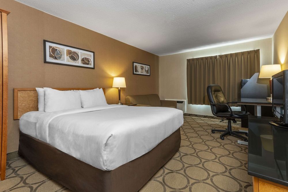 Deluxe Room, 1 Queen Bed with Sofabed, Refrigerator & Microwave, Second Floor