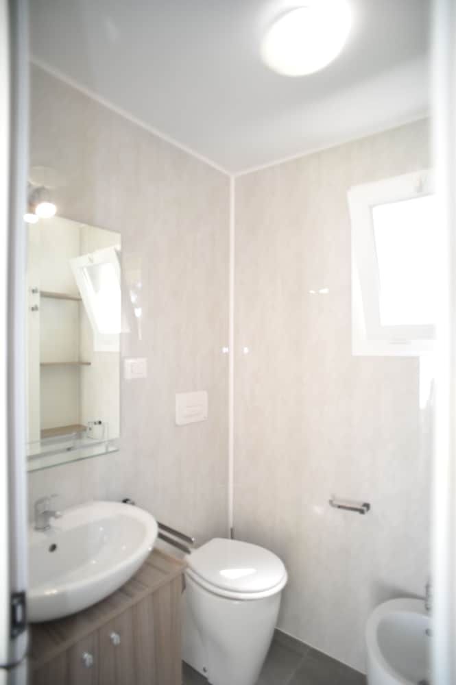 Family Mobile Home, 2 Bedrooms, Kitchenette, Partial Ocean View