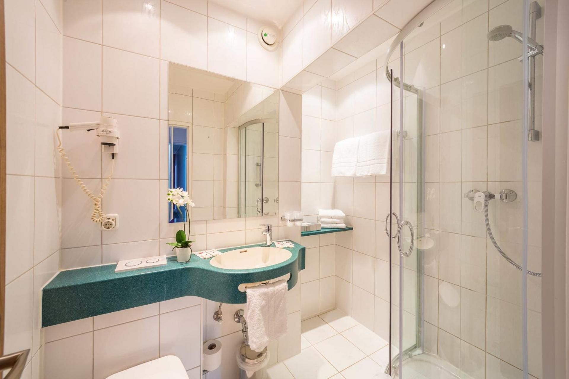undefined Hotel S16 6