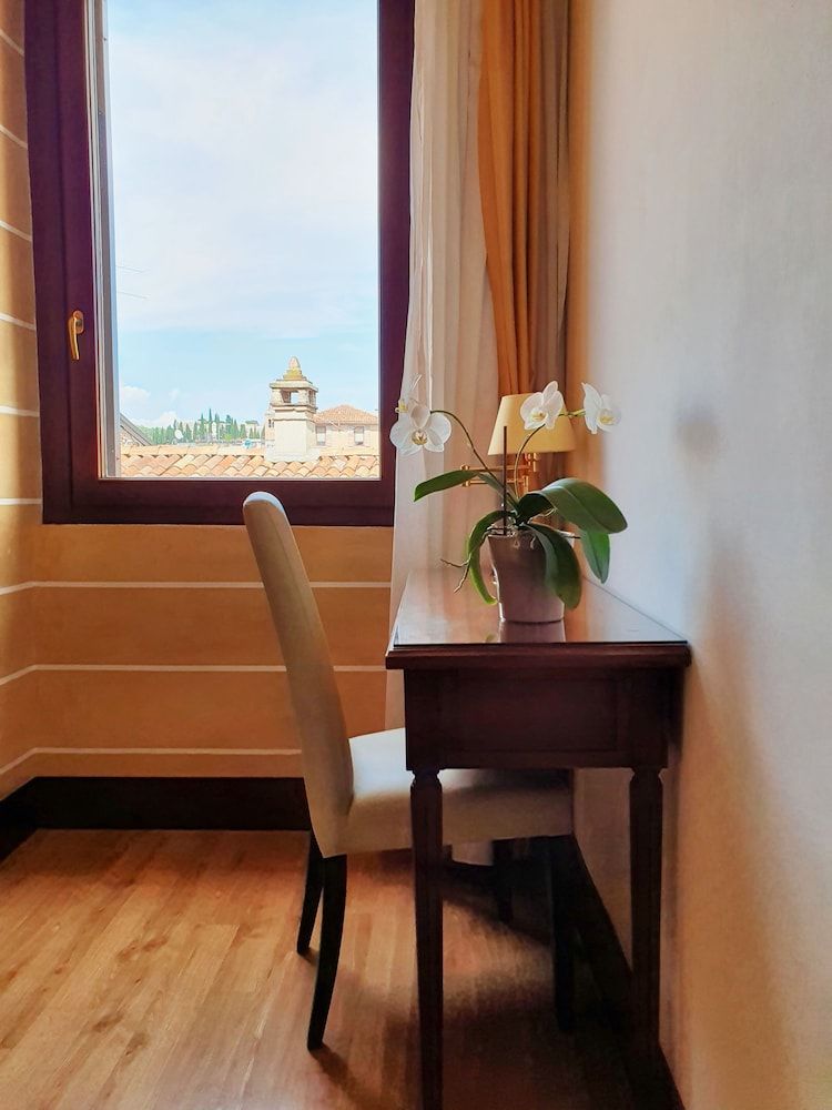 Hotel Aurora Double or Twin Room 15