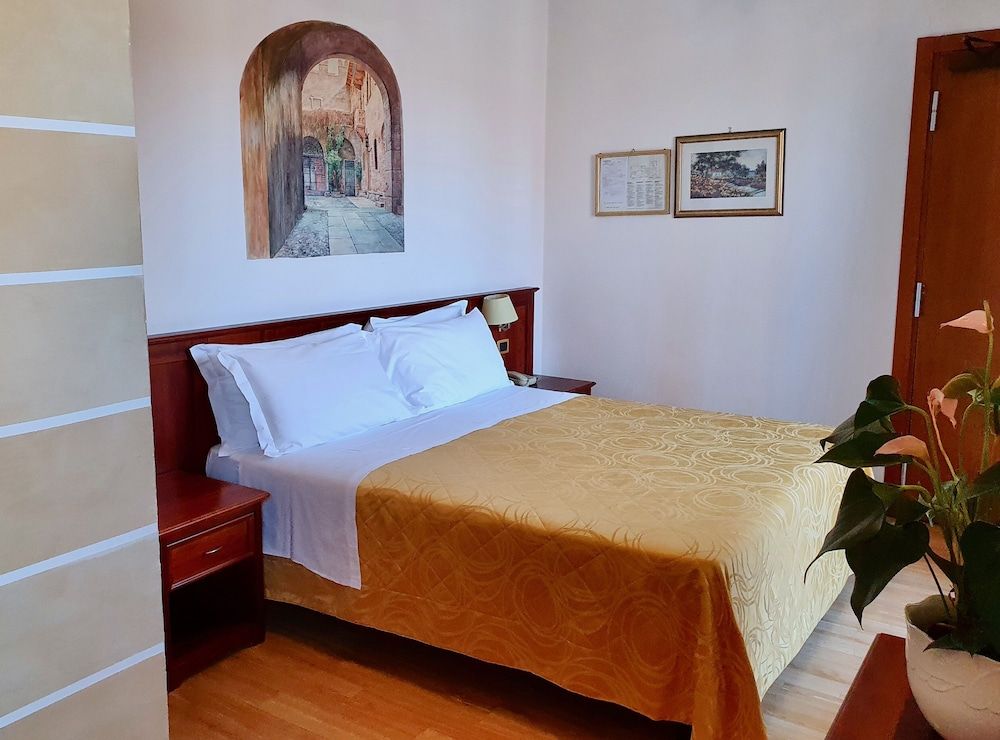 Hotel Aurora Double or Twin Room 4