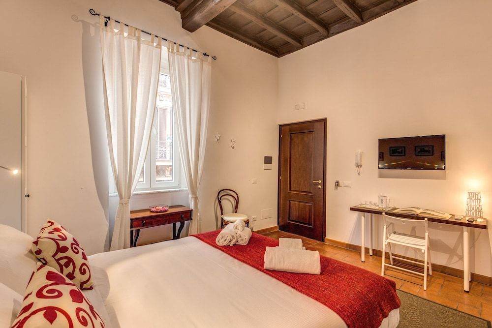 Piccolo Trevi Suites Triple Room 4