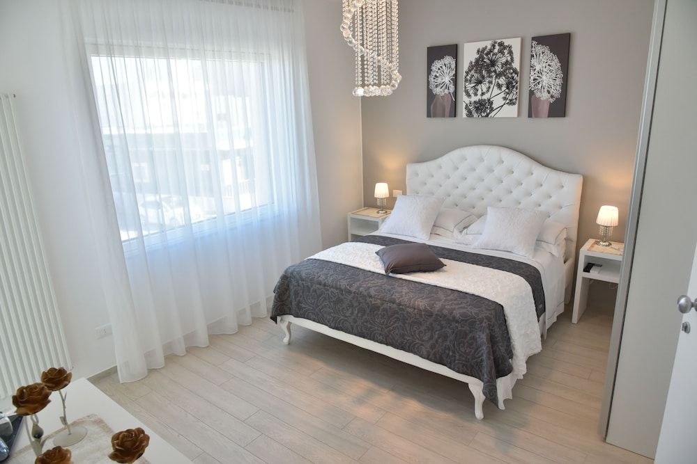 Deluxe Suite, Beach or Sea View, Balcony