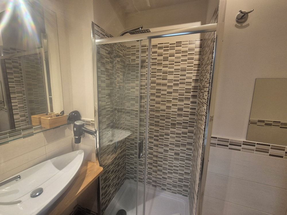 Taormina Palace Hotel Apartment, 2 Bedrooms 5