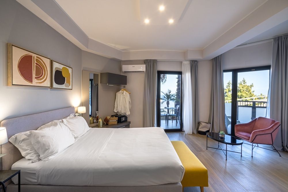 Taormina Palace Hotel Double Room, Partial Sea View 5