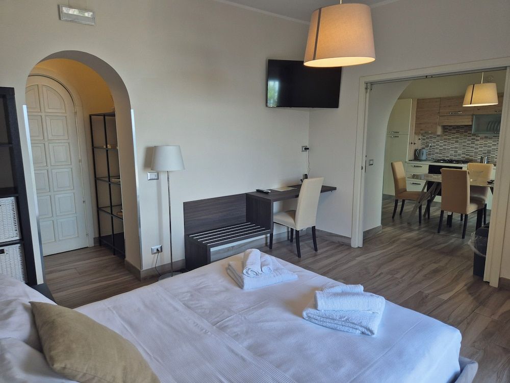 Taormina Palace Hotel Apartment, 2 Bedrooms 2