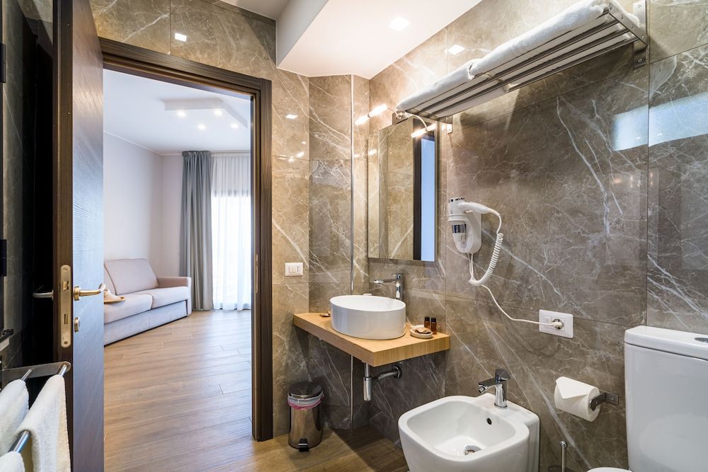 Taormina Palace Hotel Panoramic Quadruple Room 7