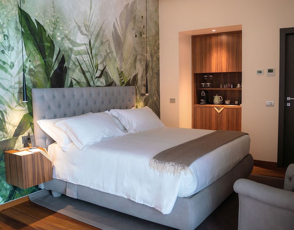Junior Suite, Lake View, Annex Building (in grotta)