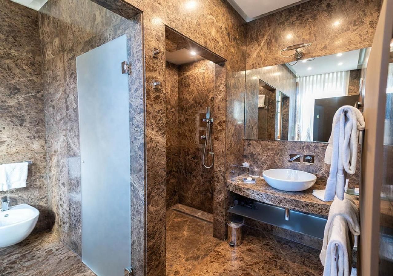 Junior Suite with Park View