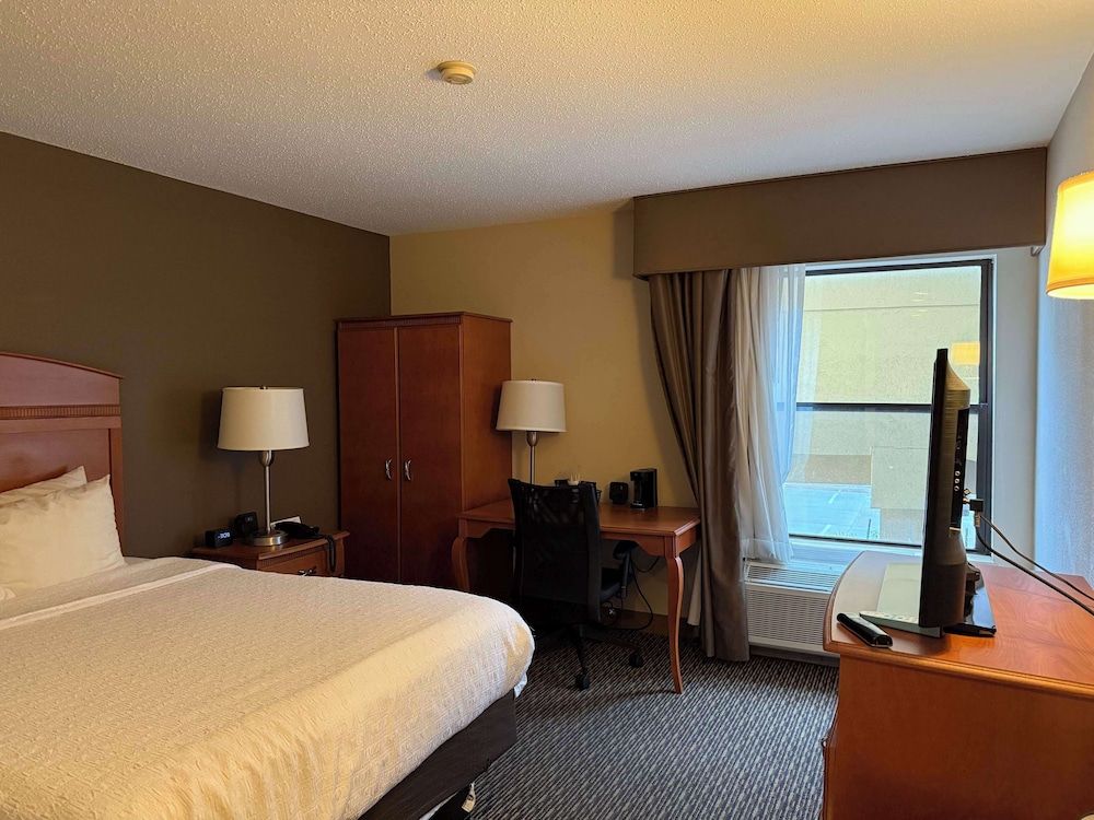 Standard Room, 1 King Bed, Non Smoking, Refrigerator & Microwave