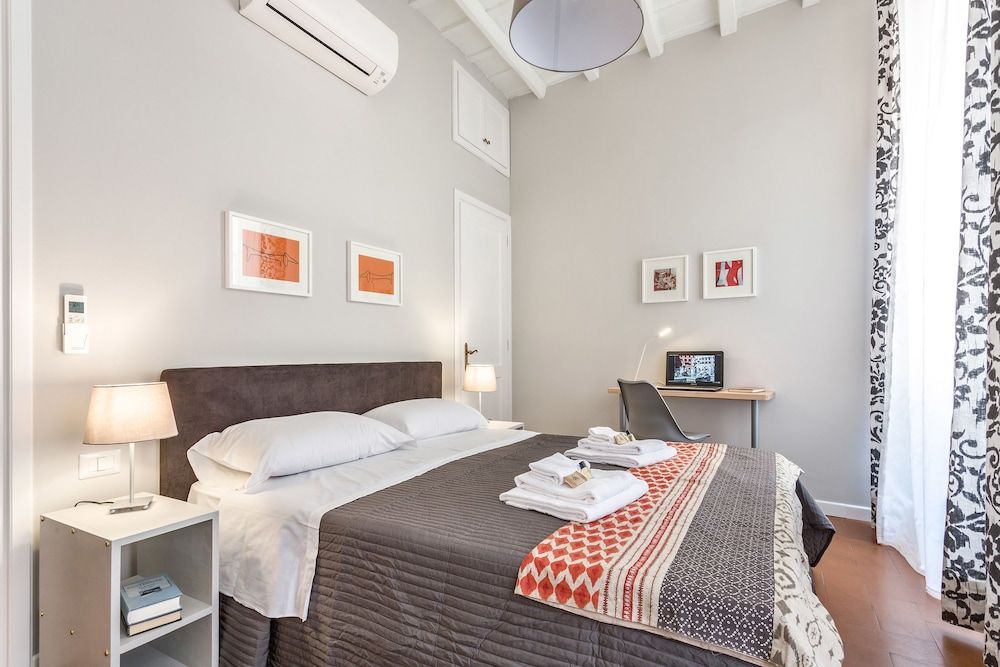 Apartment, 2 Bedrooms, 2 Bathrooms (Via di Grotta Pinta, 10 - Int. 3)