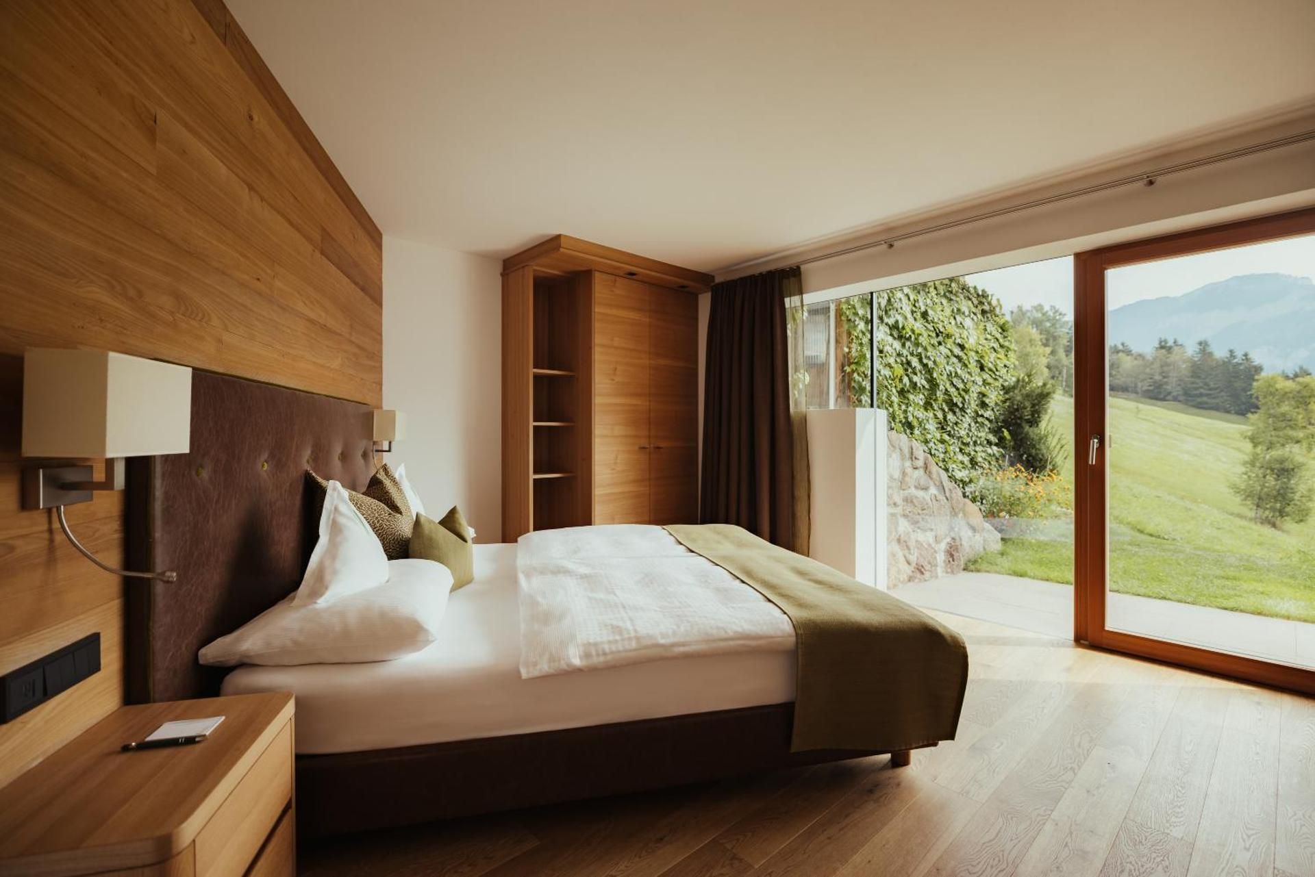King Room with Mountain View