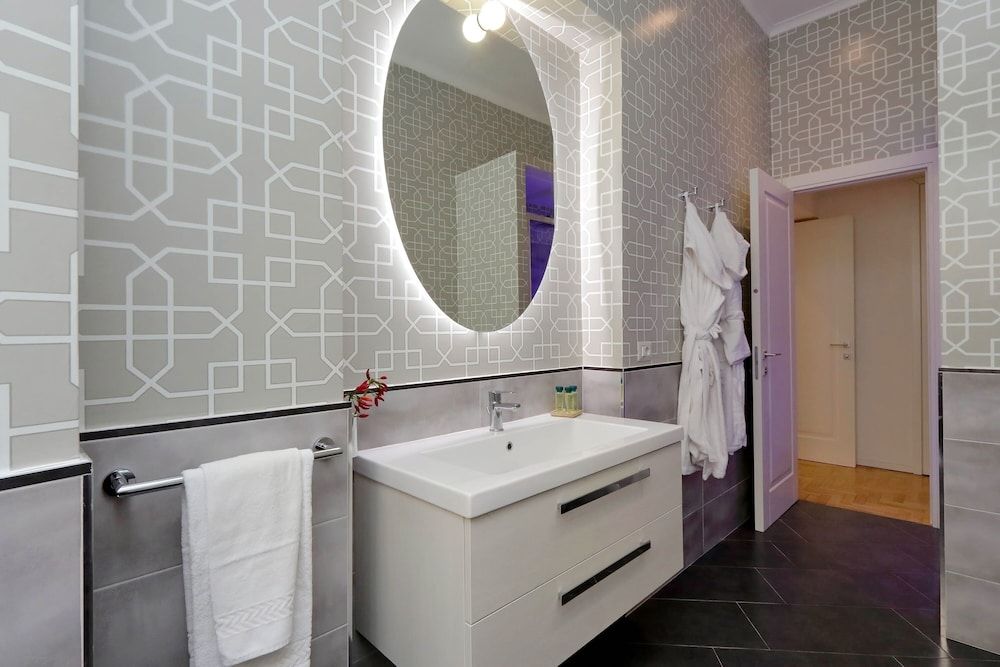 Propaganda Suites Superior Townhome 12