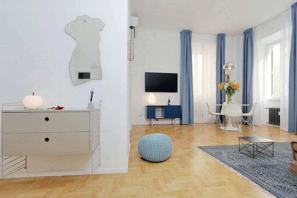 Propaganda Suites Superior Townhome 21