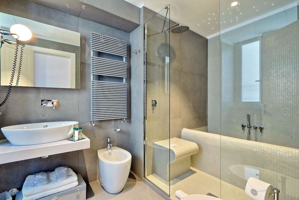 Propaganda Suites Deluxe Suite 9