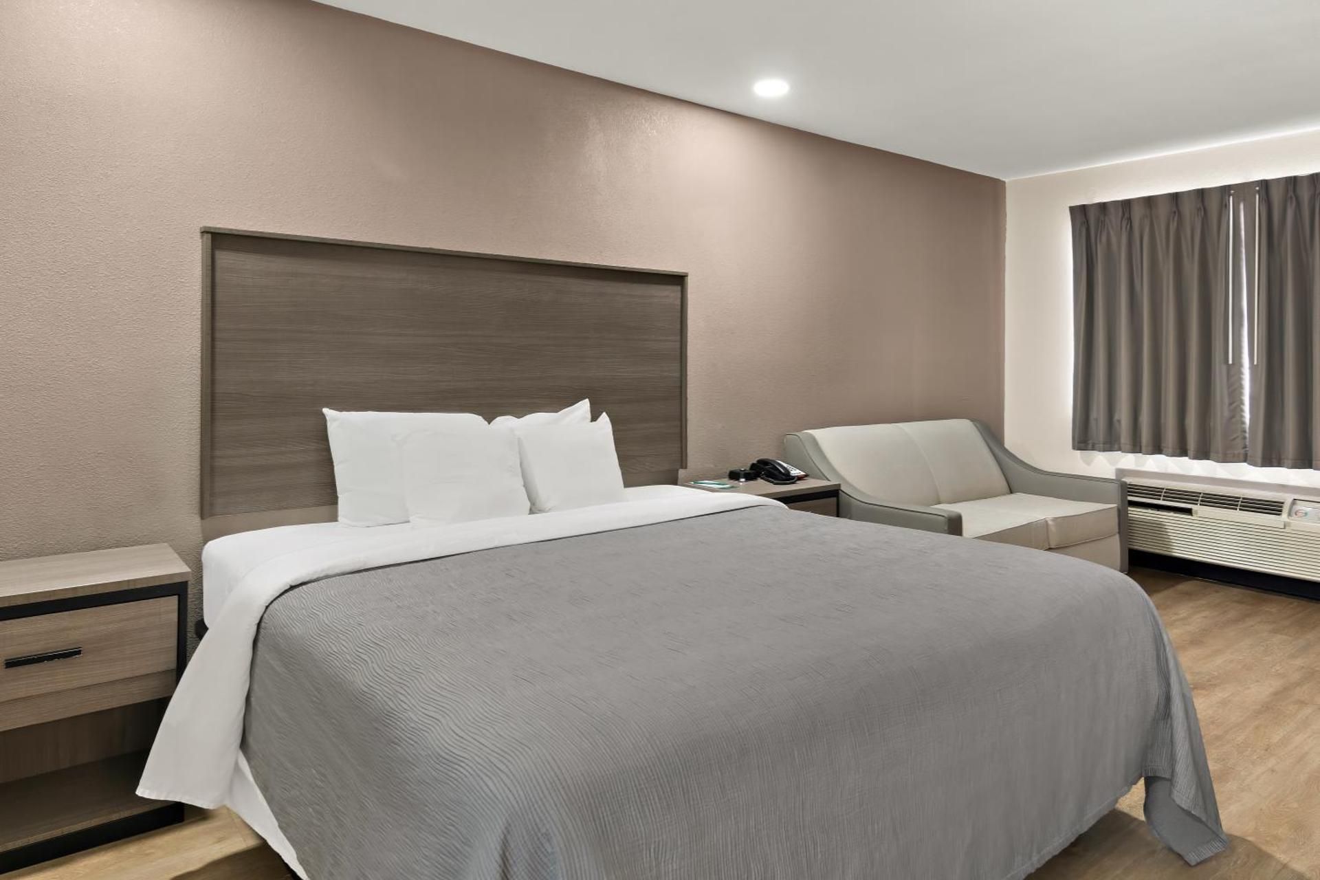 Suite - 1 King Bed, Non Smoking