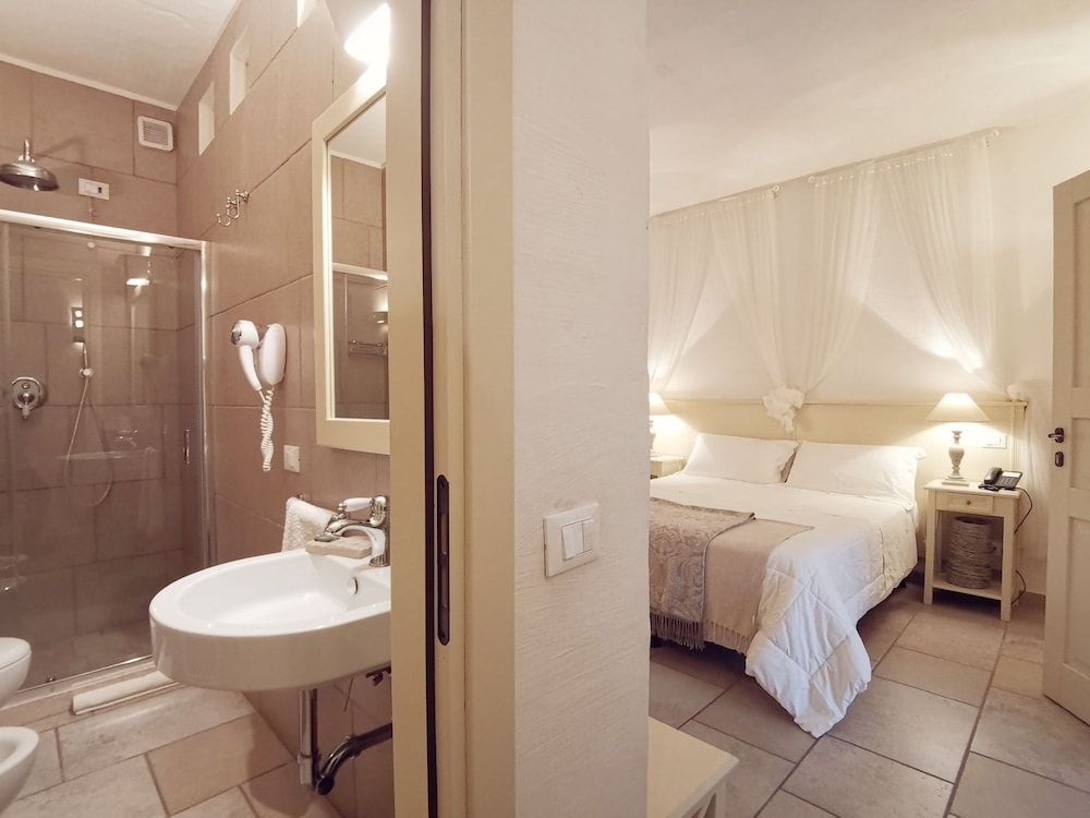 Le Nicchie Guest House Standard Double Room, Garden View 6