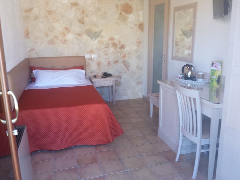 Artemisia Resort Economy Room, Ensuite, Garden View 2