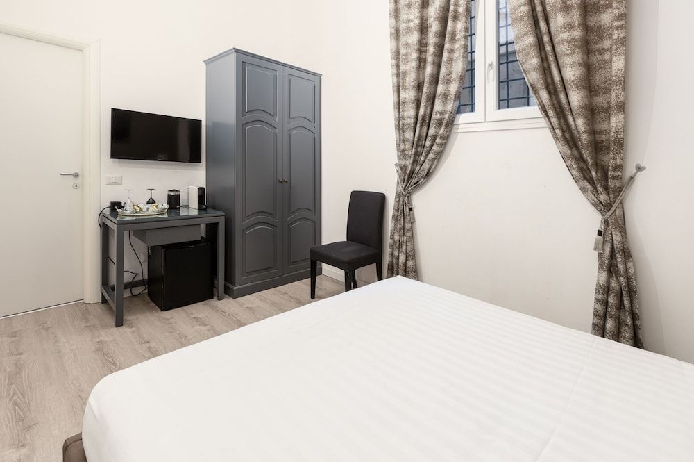 undefined Spagna Boutique 2