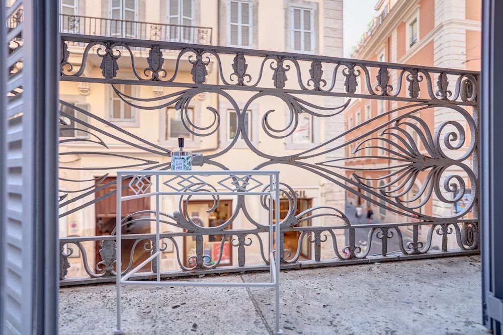 undefined Spagna Boutique 7