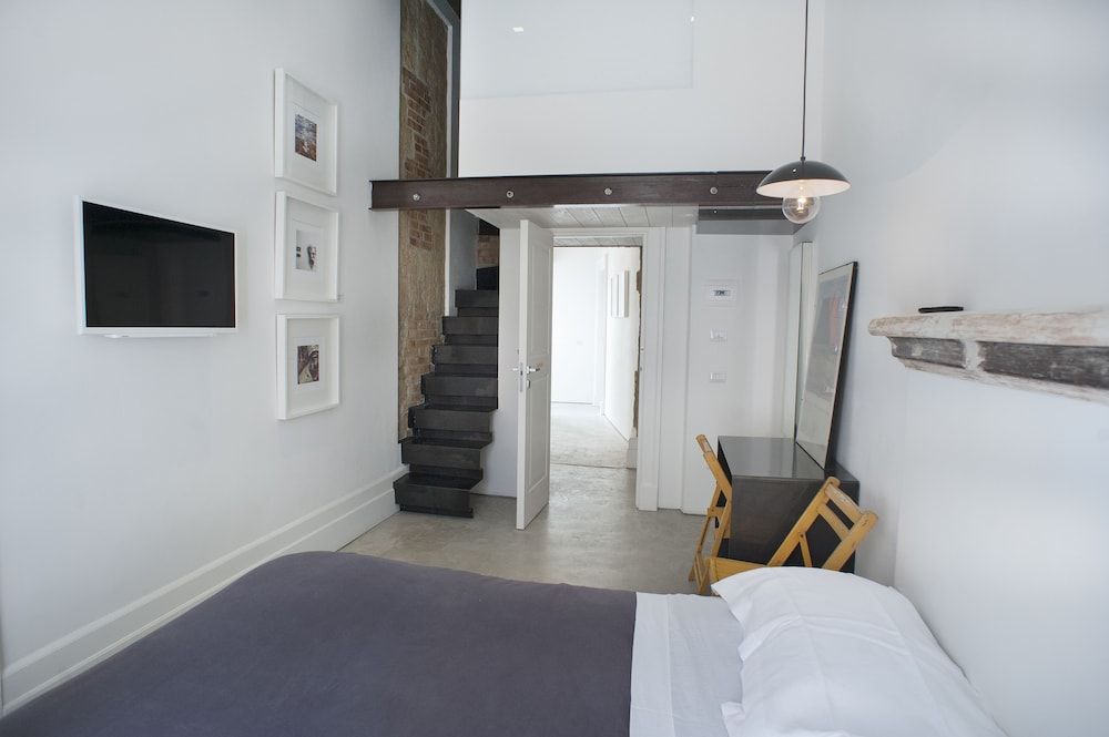 Belledonne Suite & Gallery Comfort Double Room 4