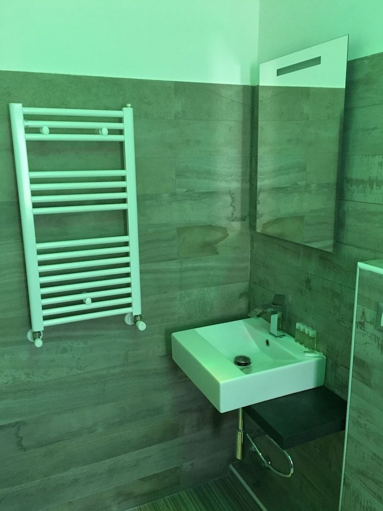 Roma Veneto Relais Junior Suite, Jetted Tub 11