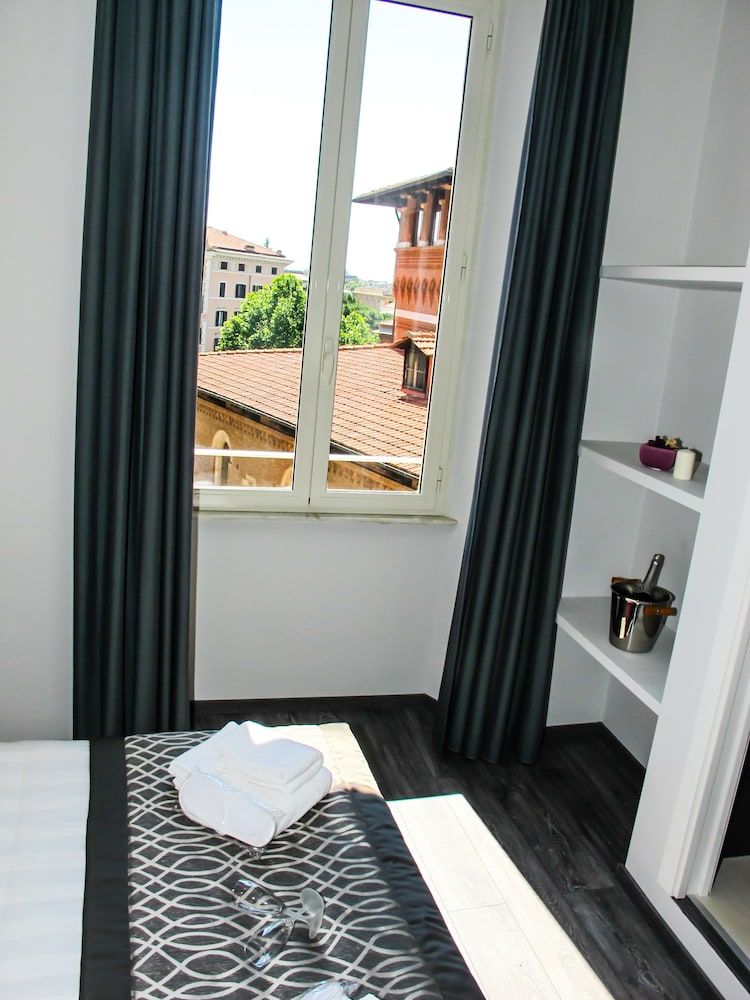 Roma Veneto Relais Classic Double Room 5