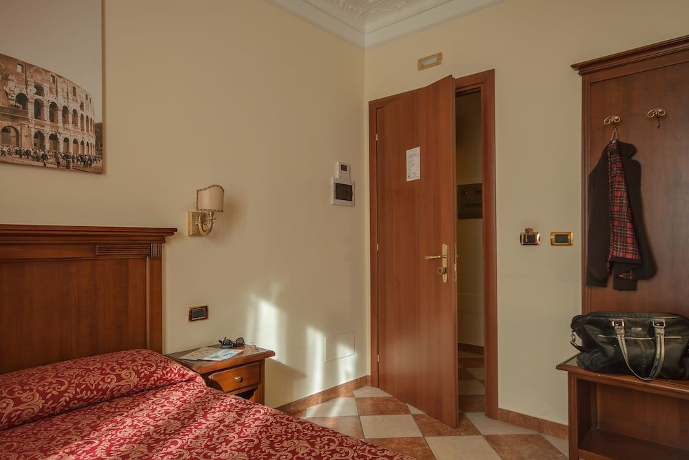 undefined Hotel RomAntica
