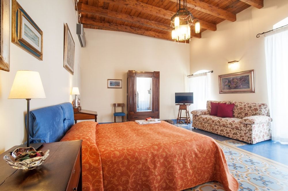 VinsLounge B&B Quadruple Room 3