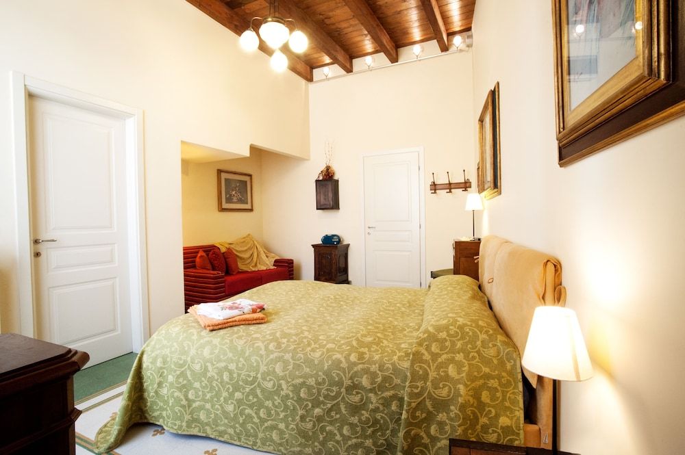 VinsLounge B&B Quadruple Room 6