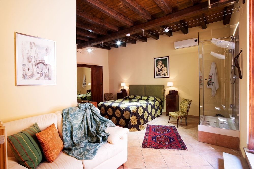 VinsLounge B&B Quadruple Room 26