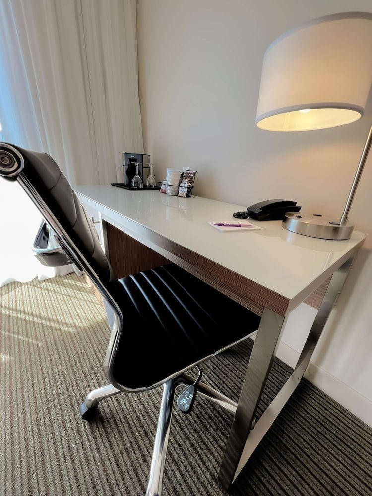 Coast Capri Hotel Room (Coast Two Queens) 5