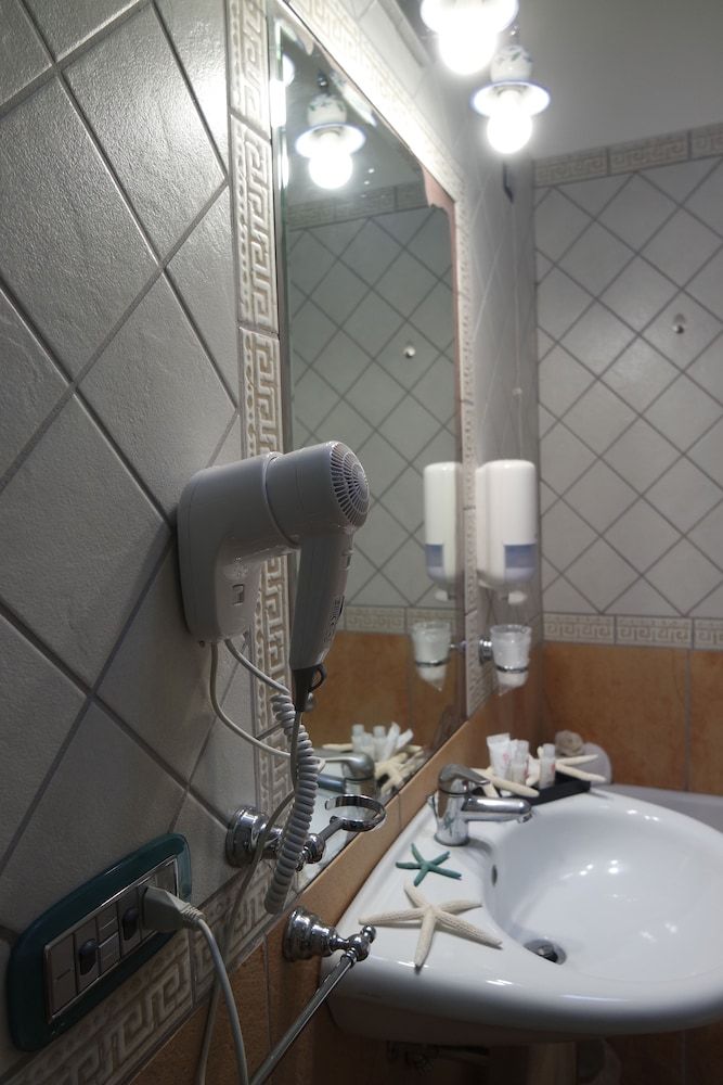 Hotel Santa Caterina Quadruple Room 4