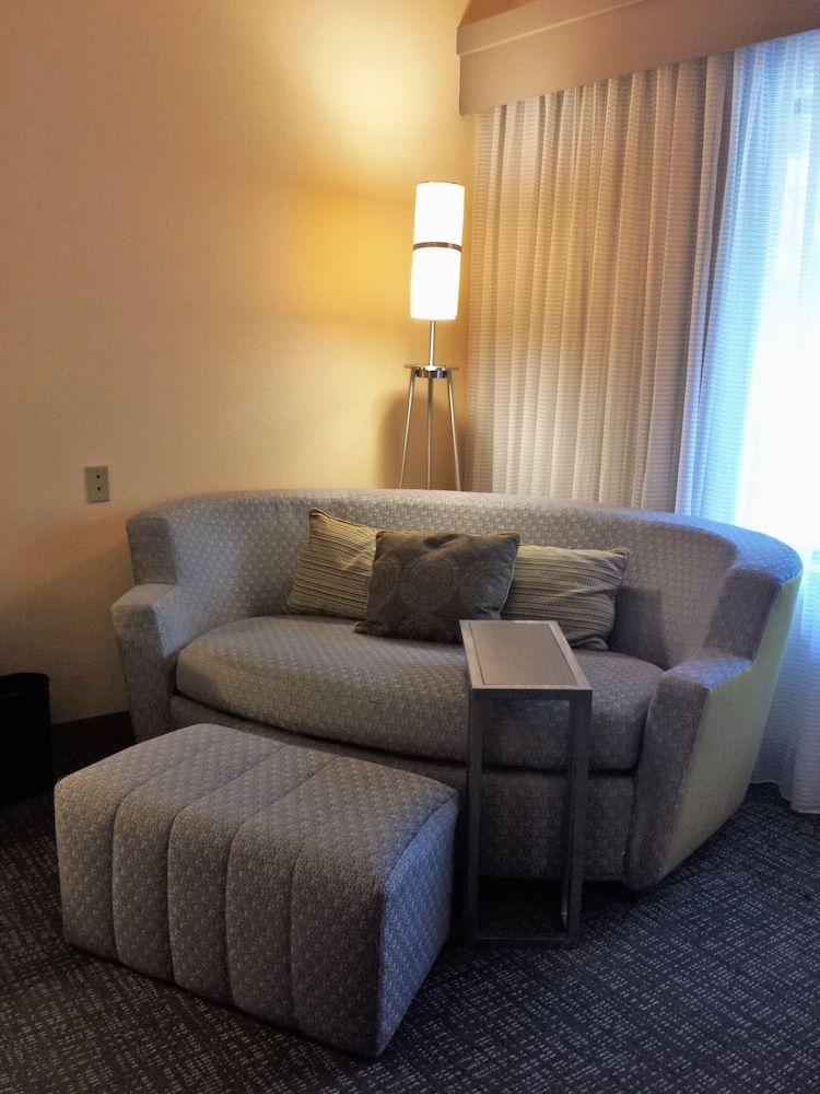 Courtyard by Marriott Orlando East/UCF Area Room, 1 King Bed, Non Smoking 10